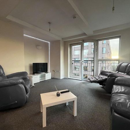 City View Spacious 2 Bed Apartment 2 Bathrooms Манчестър Екстериор снимка