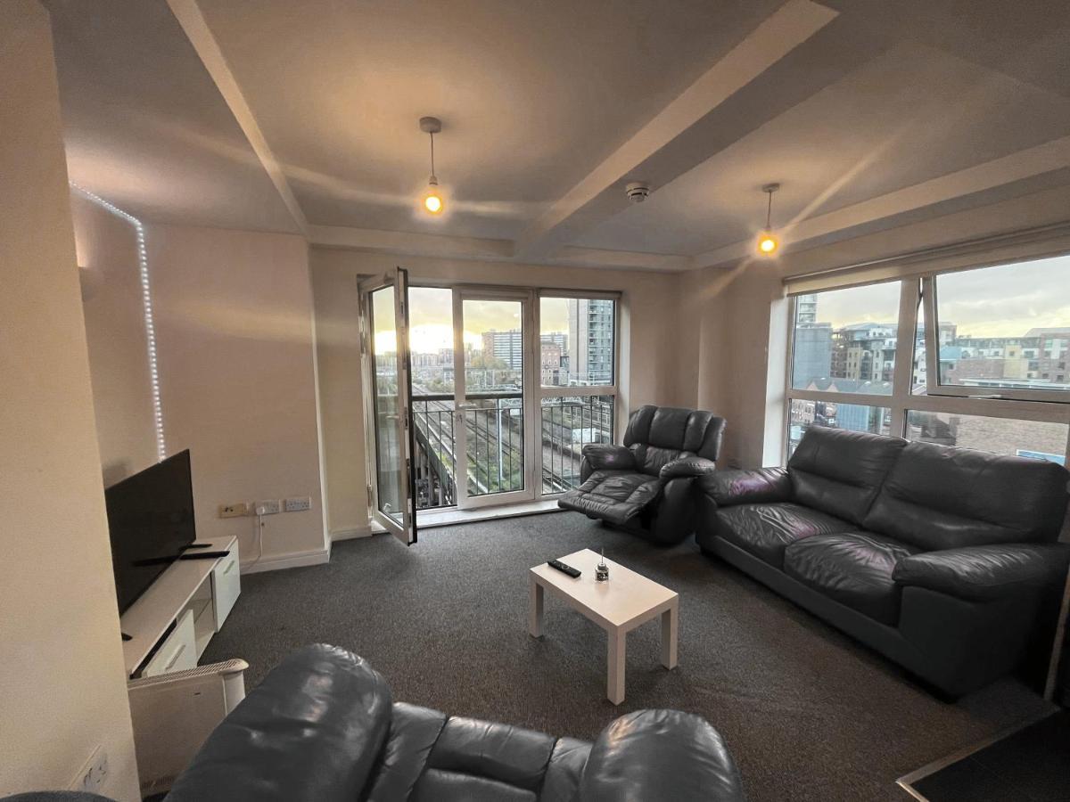 City View Spacious 2 Bed Apartment 2 Bathrooms Манчестър Екстериор снимка