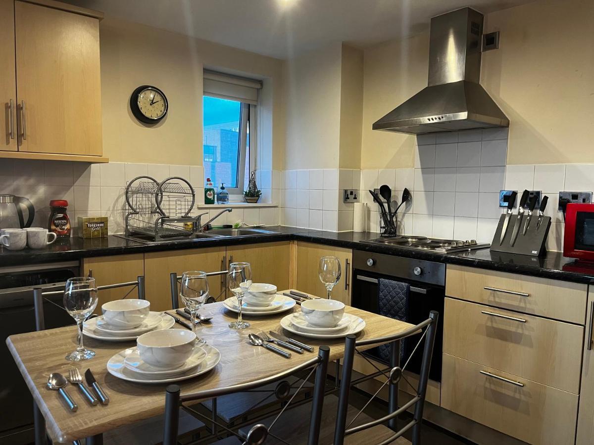 City View Spacious 2 Bed Apartment 2 Bathrooms Манчестър Екстериор снимка
