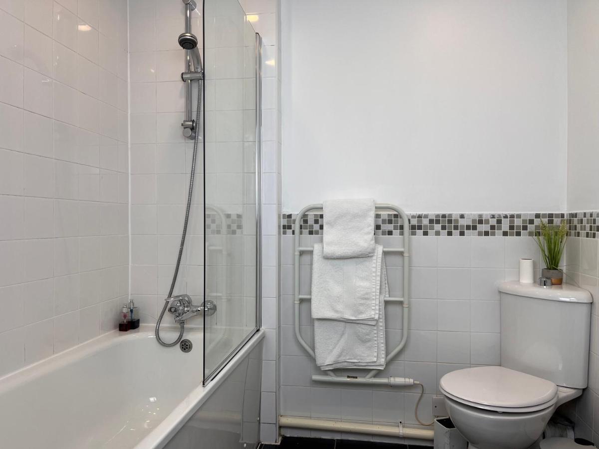 City View Spacious 2 Bed Apartment 2 Bathrooms Манчестър Екстериор снимка